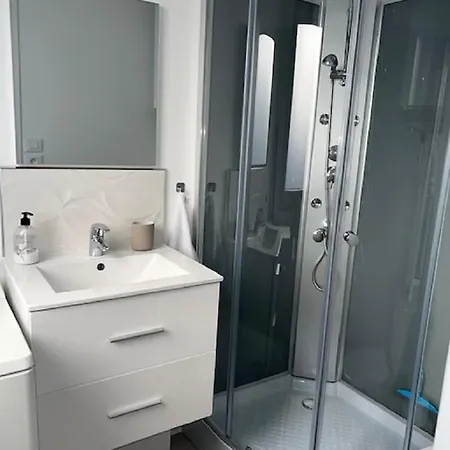 Un Havre De Paix En Plein Coeur De Près Chu Appartamento *